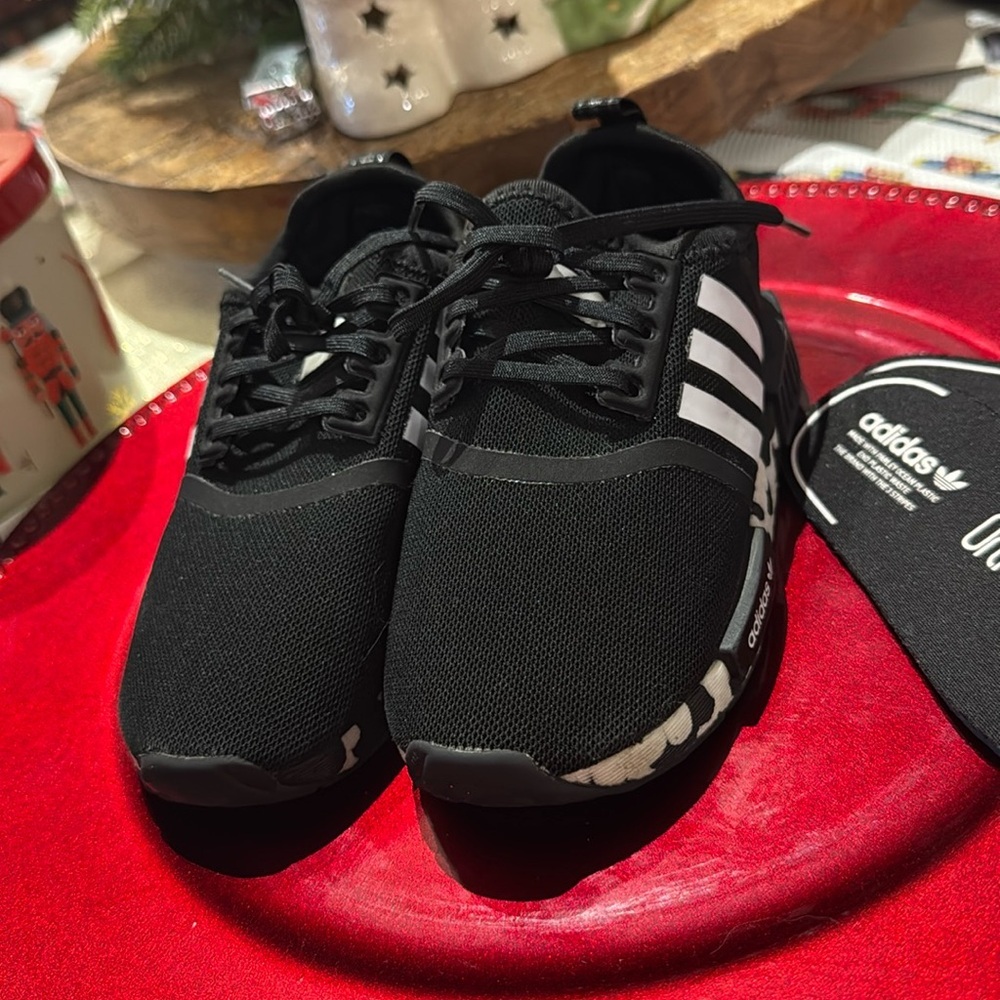 adidas Unisex‎ Kids' NMD_R1 Sneakers used great condition
